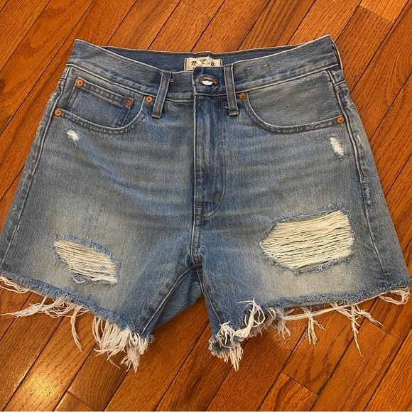 Madewell NWOT relaxed mid length distressed denim shorts size 27 - Picture 1 of 6